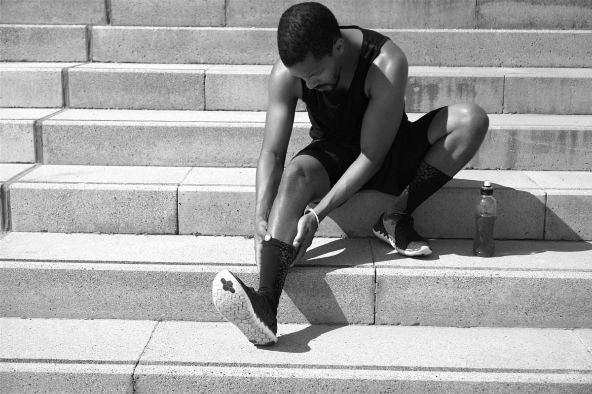 Shin Splints (MTSS) – Wenn die Schienbeine beim Laufen brennen: Ursachen, Behandlung & Prävention